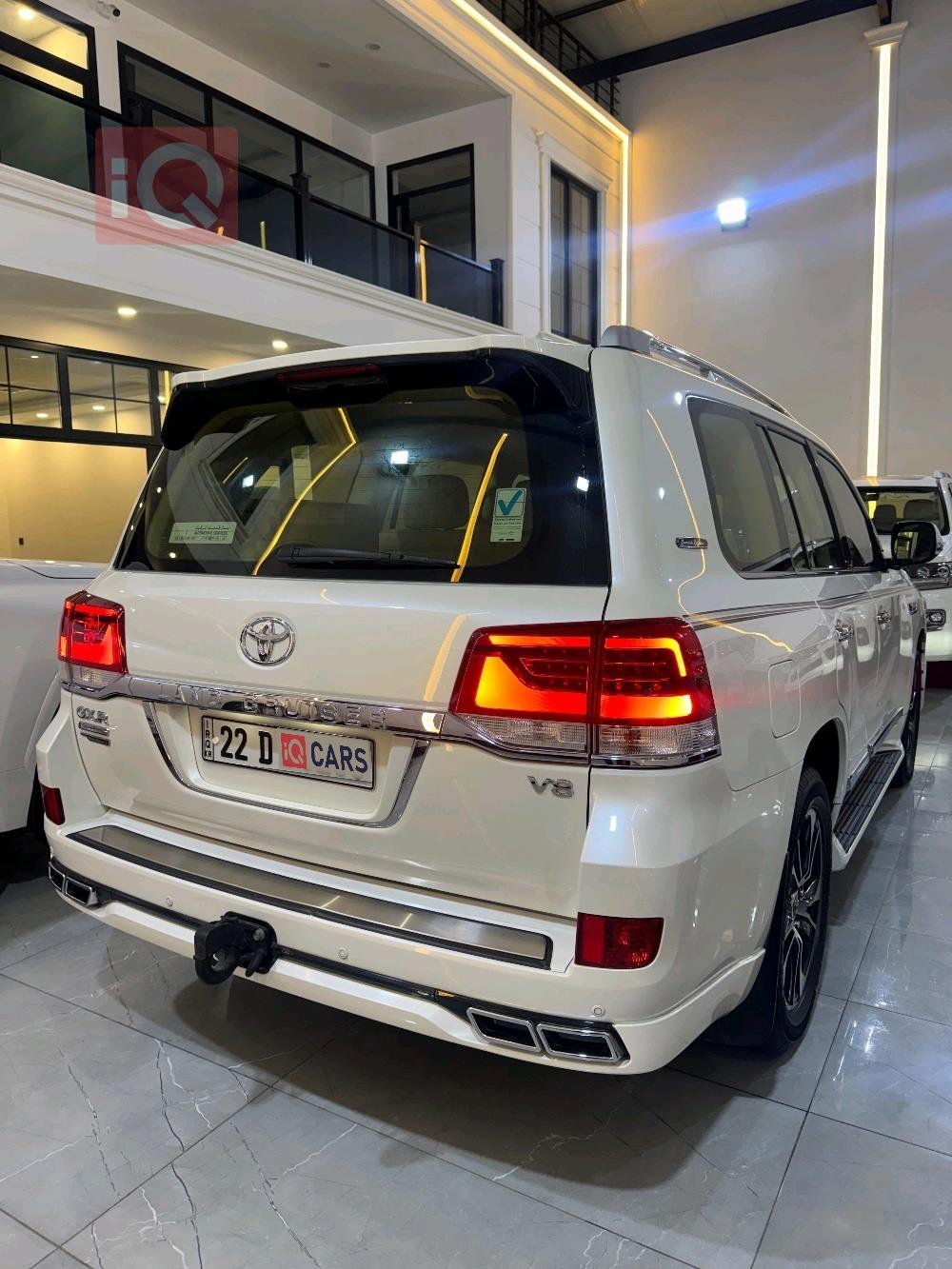 تۆیۆتا لاند کروزەر